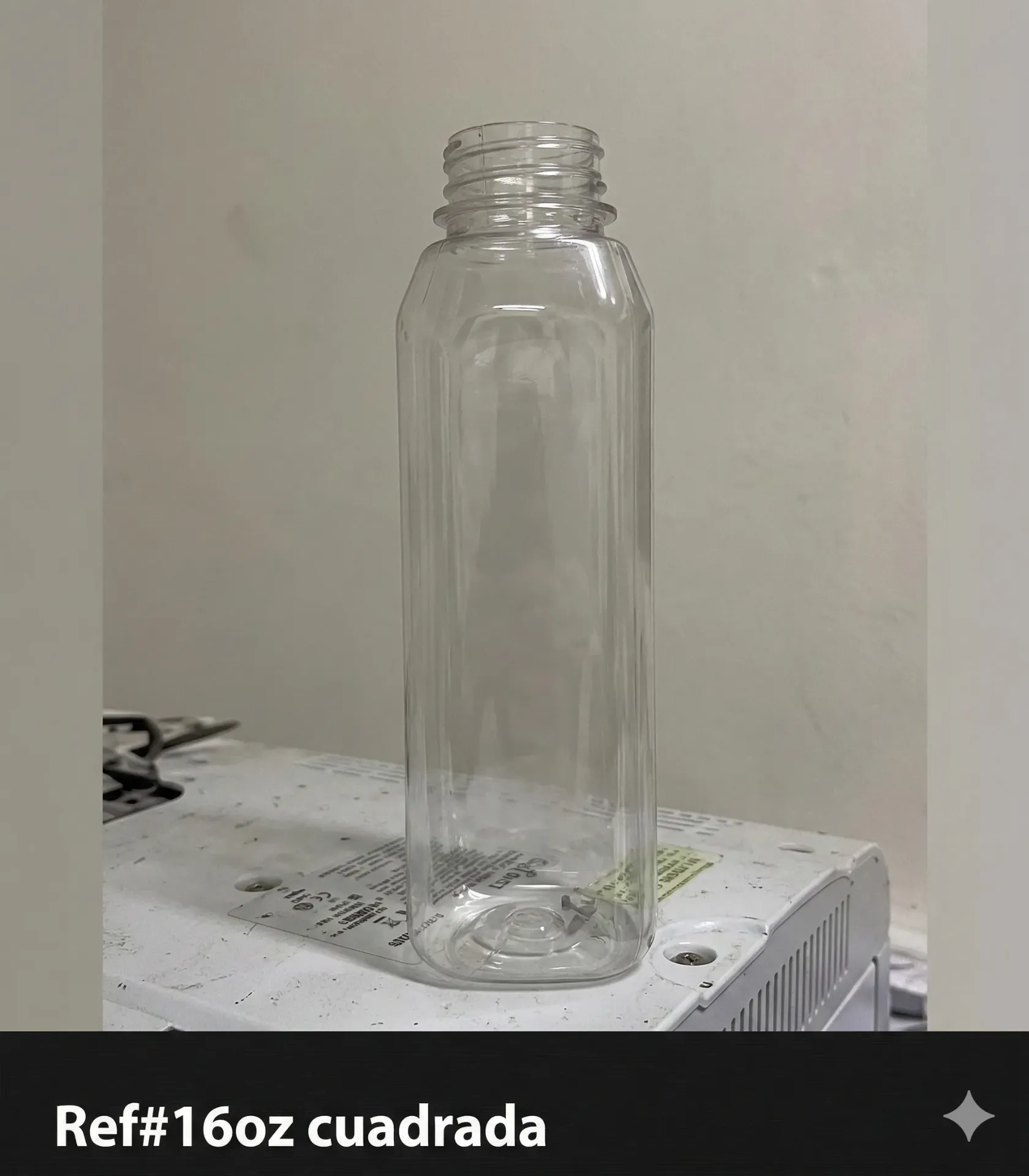 [0416] Botella de 16 onzas Cuadrada (Clear)